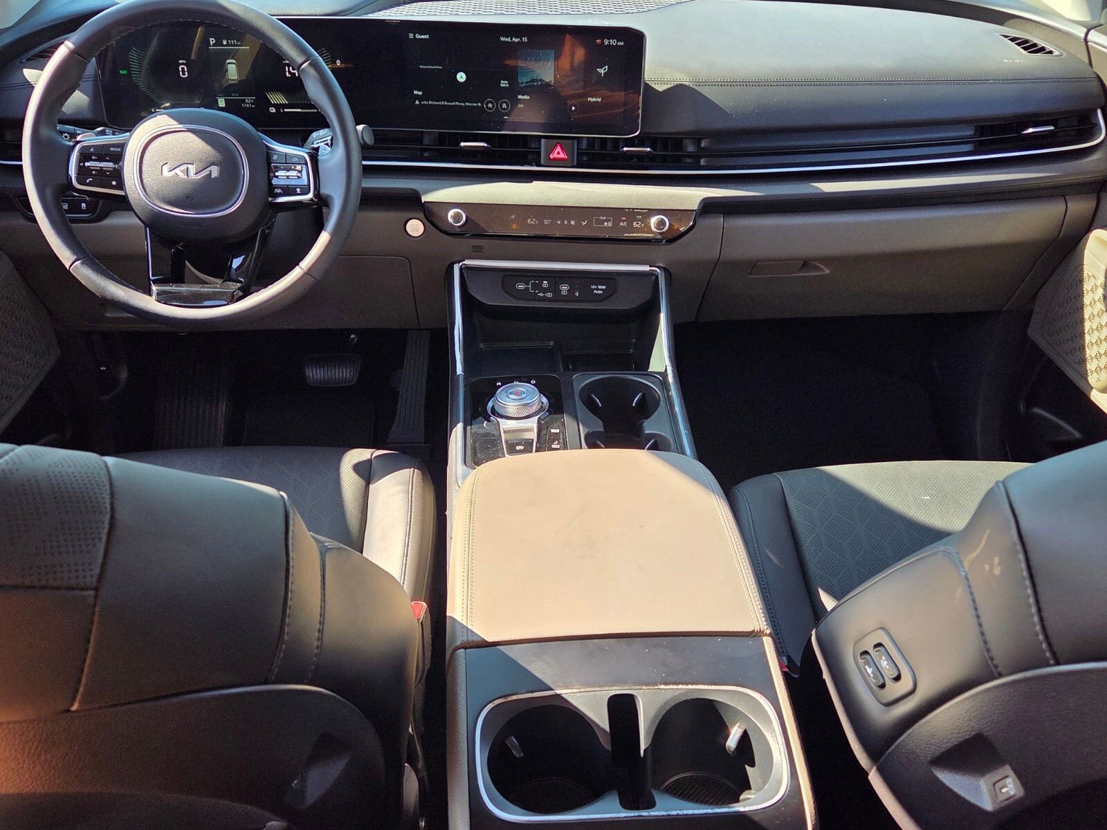 Used 2025 Kia Carnival EX image 8