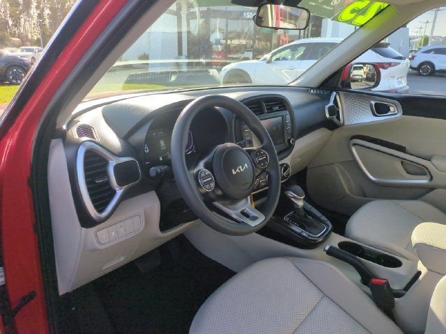 Certified 2025 Kia Soul LX w/ LX Technology Package FWD image 14