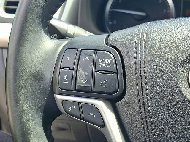 Used 2018 Toyota Highlander XLE AWD/4WD image 17