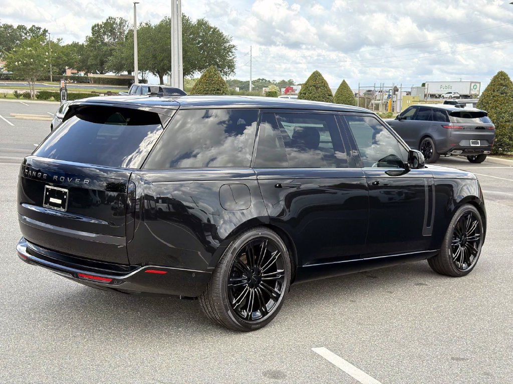 New 2026 Land Rover Range Rover Long Wheelbase SE AWD/4WD image 5