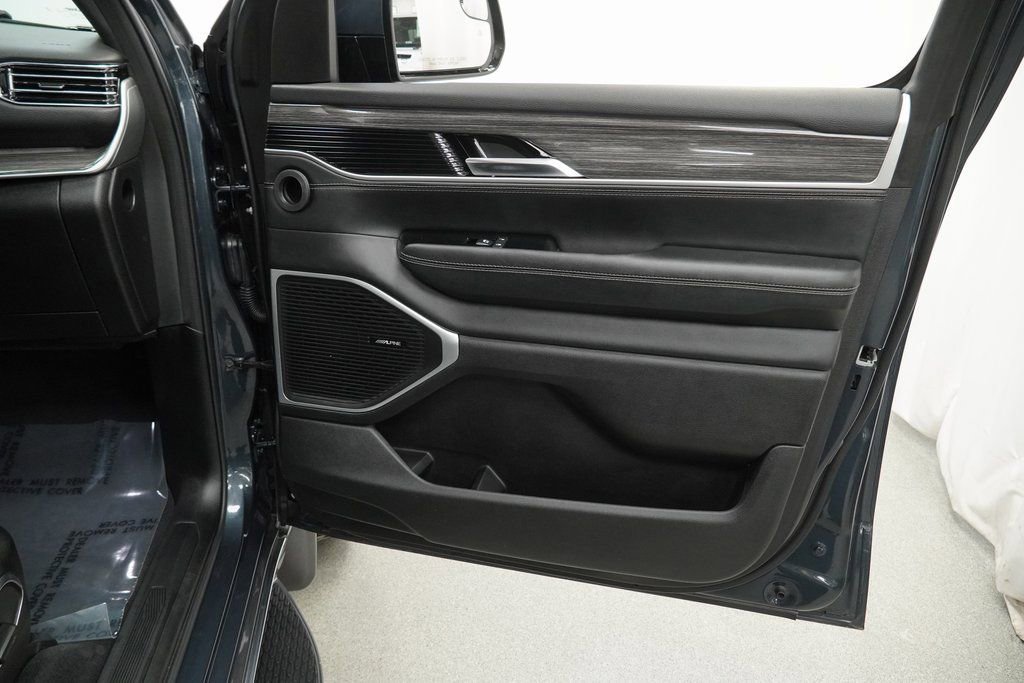 Certified 2022 Jeep Wagoneer Series III w/ Flexible Seating Group image 42