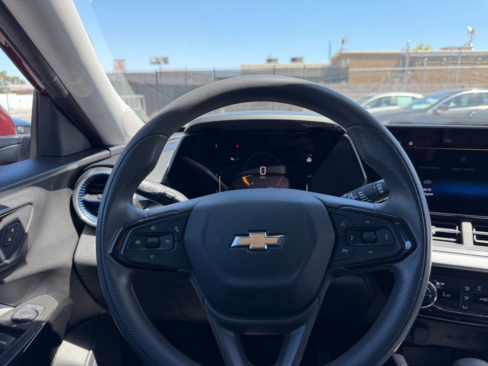 Used 2025 Chevrolet Trax LT FWD image 33