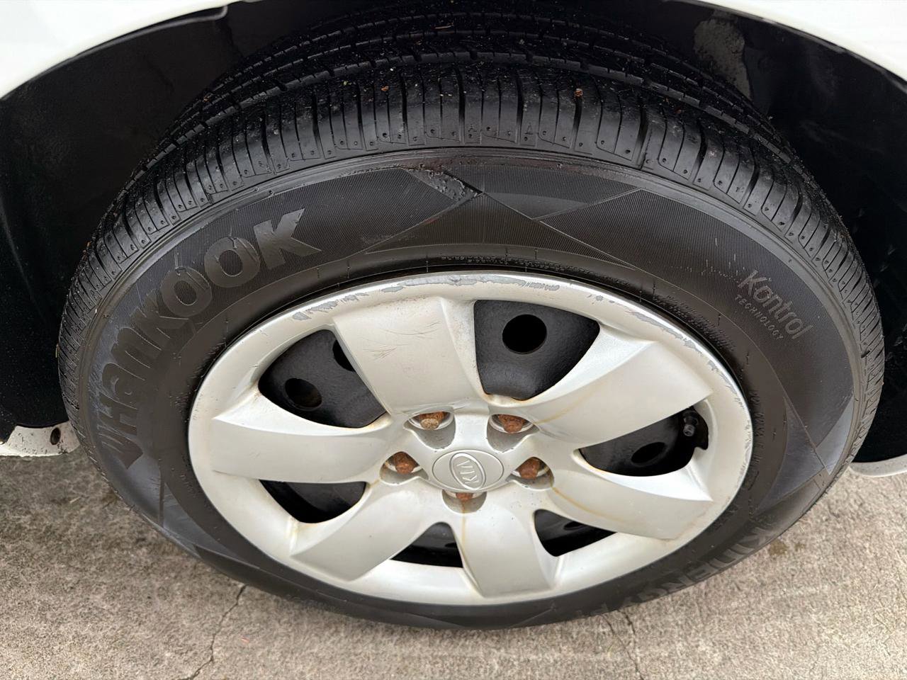 Used 2008 Kia Optima LX image 16