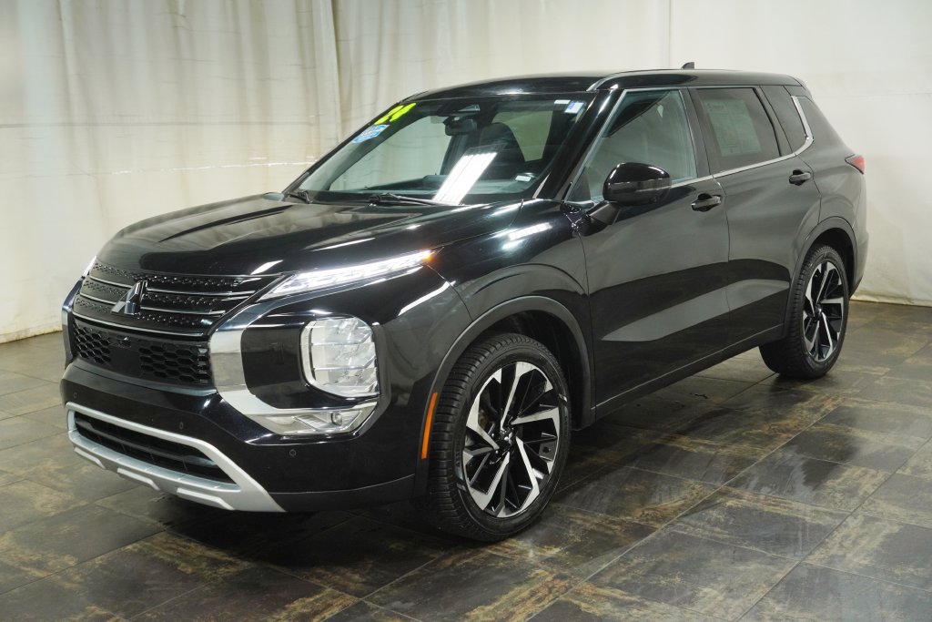 Used 2024 Mitsubishi Outlander SE AWD/4WD image 2