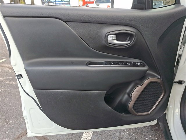 Used 2023 Jeep Renegade Latitude image 12