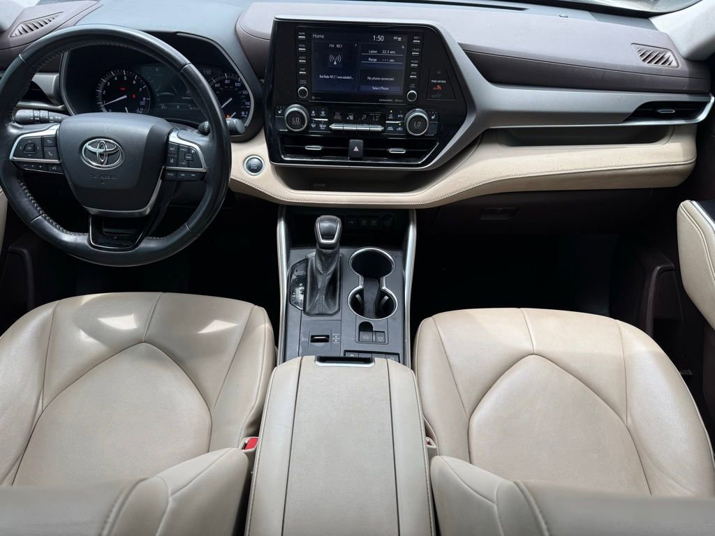 Used 2020 Toyota Highlander XLE FWD image 11