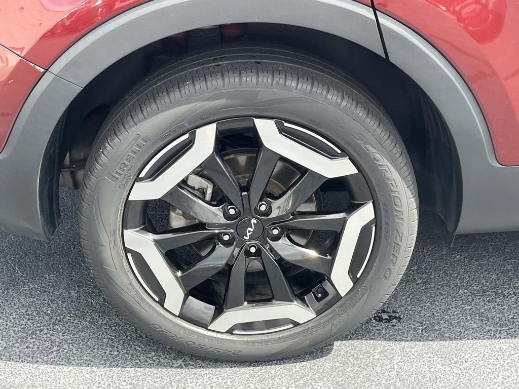 Used 2023 Kia Telluride EX w/ EX Captain's Chair Package image 9