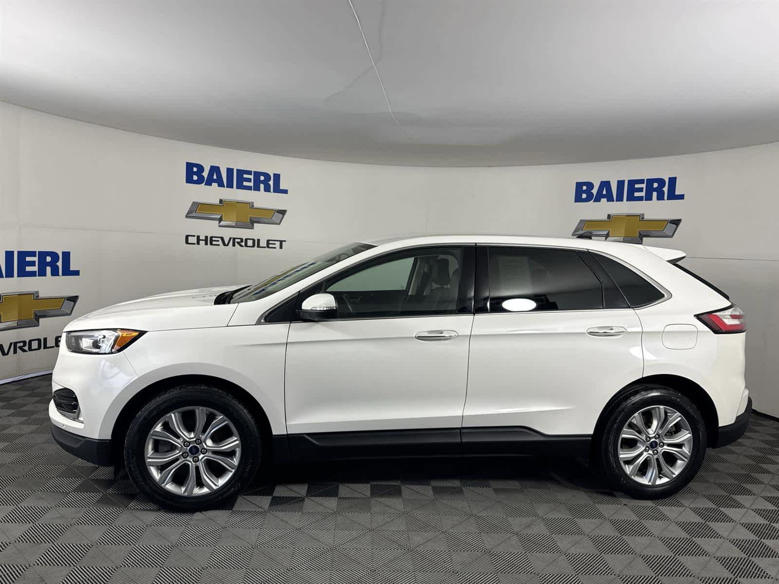 Used 2021 Ford Edge Titanium image 2