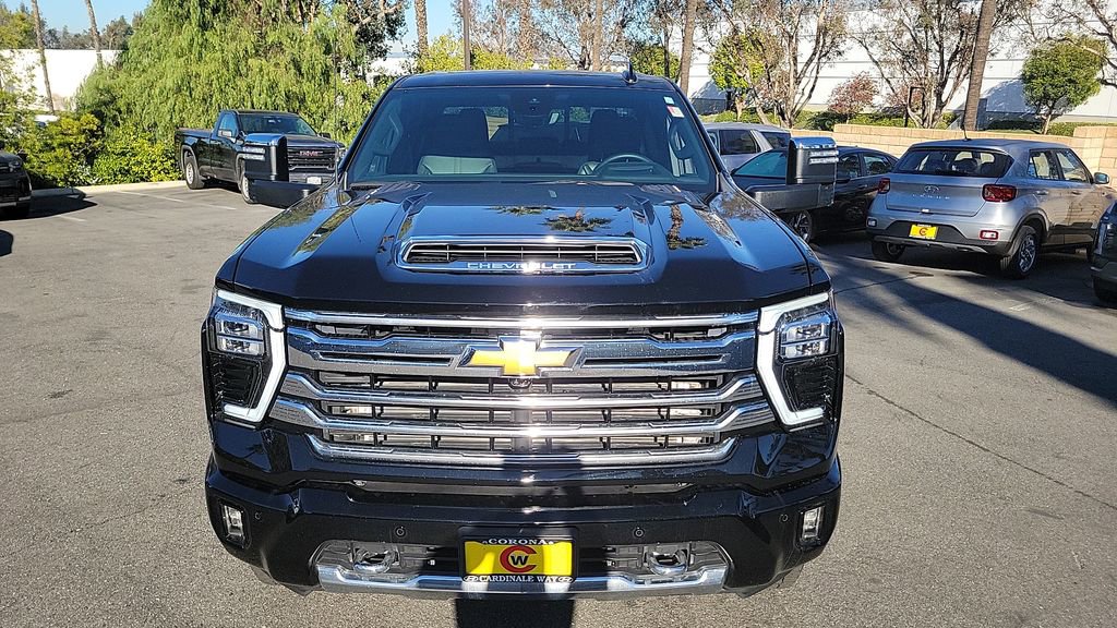 Used 2024 Chevrolet Silverado 2500 High Country w/ High Country Premium Package image 3