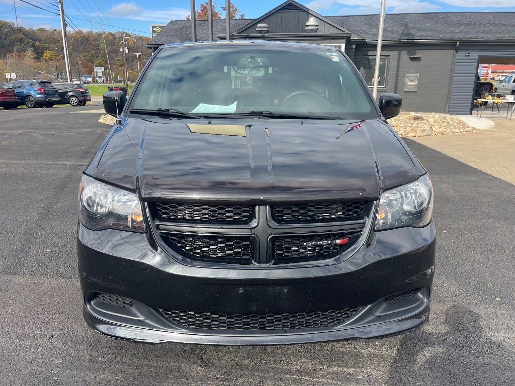 Used 2016 Dodge Grand Caravan SE image 2