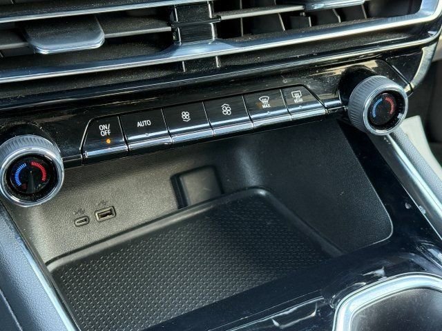 Used 2024 Chevrolet Traverse LS image 30