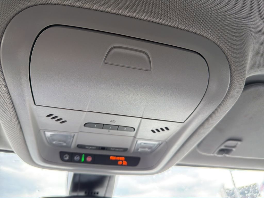 Used 2023 GMC Acadia SLT image 26