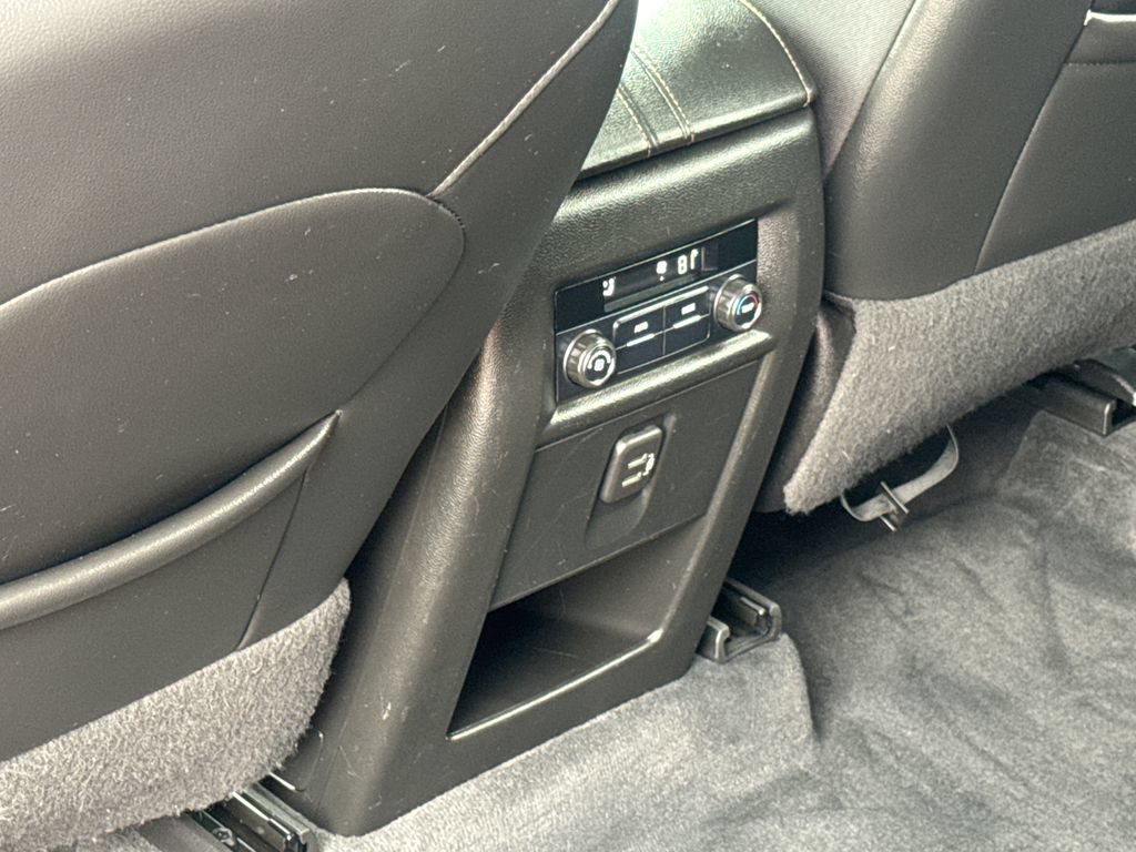 Used 2020 Chevrolet Traverse LT AWD/4WD image 38