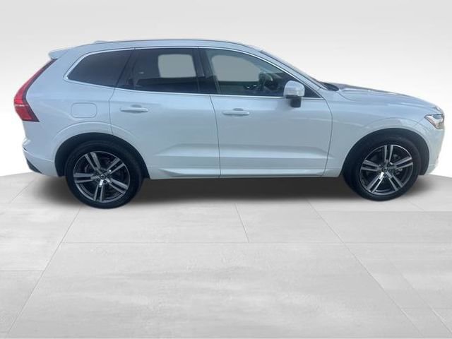 Used 2021 Volvo XC60 T6 Momentum w/ Premium Package image 2