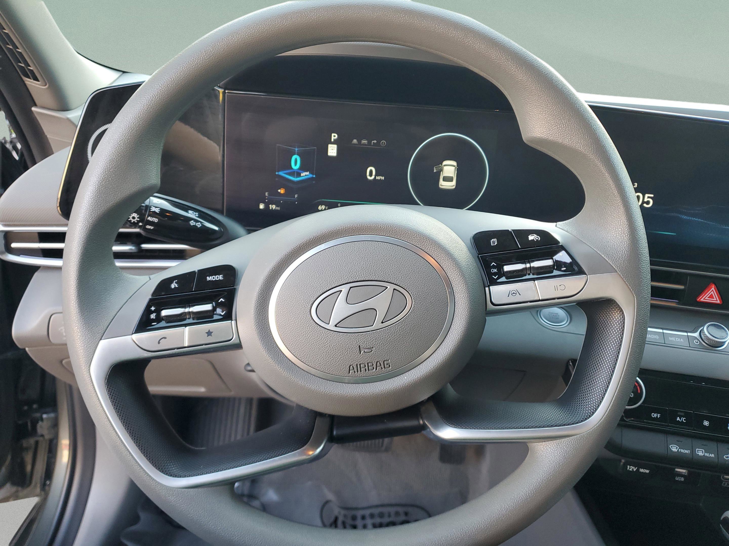 Used 2024 Hyundai Elantra SEL image 16