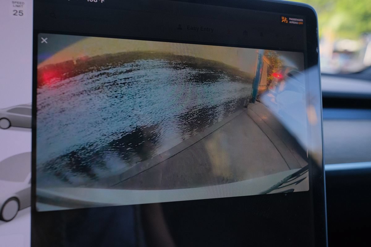 Used 2020 Tesla Model 3 Standard Range RWD image 15