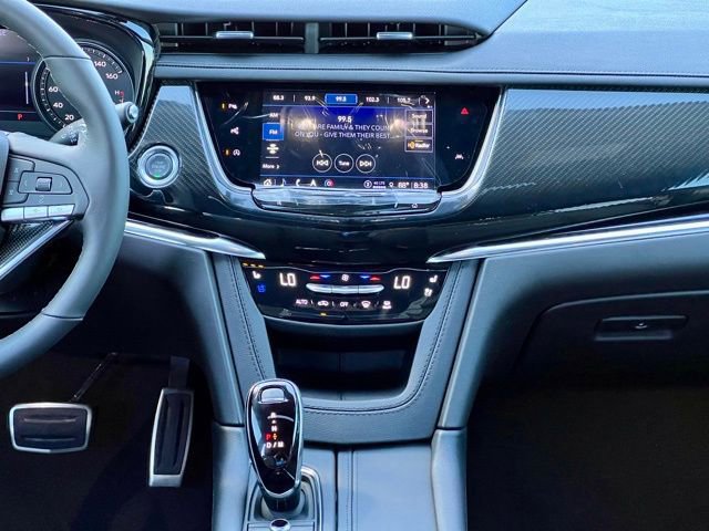 New 2024 Cadillac XT6 Sport w/ LPO, ONYX Package image 27