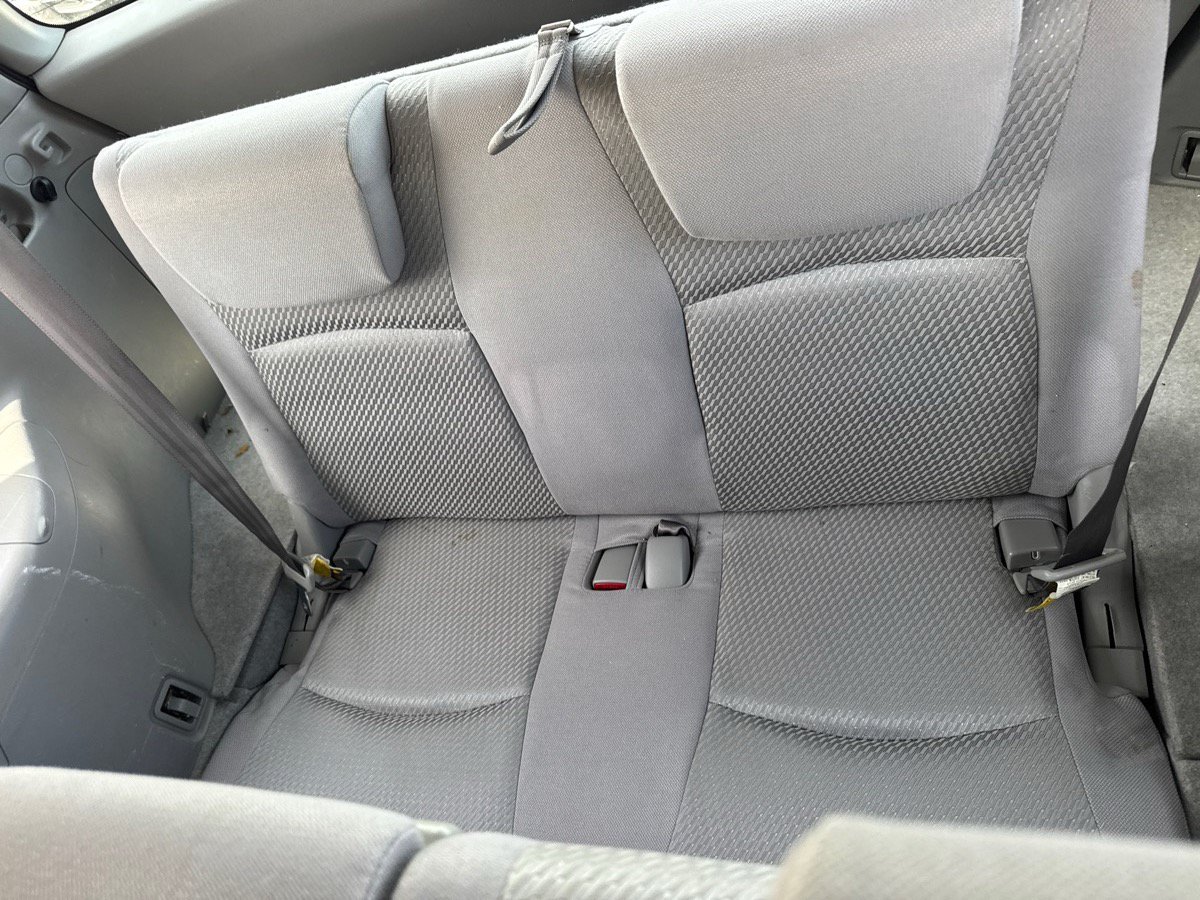 Used 2005 Toyota Highlander 4WD V6 w/ 3rd Row image 10