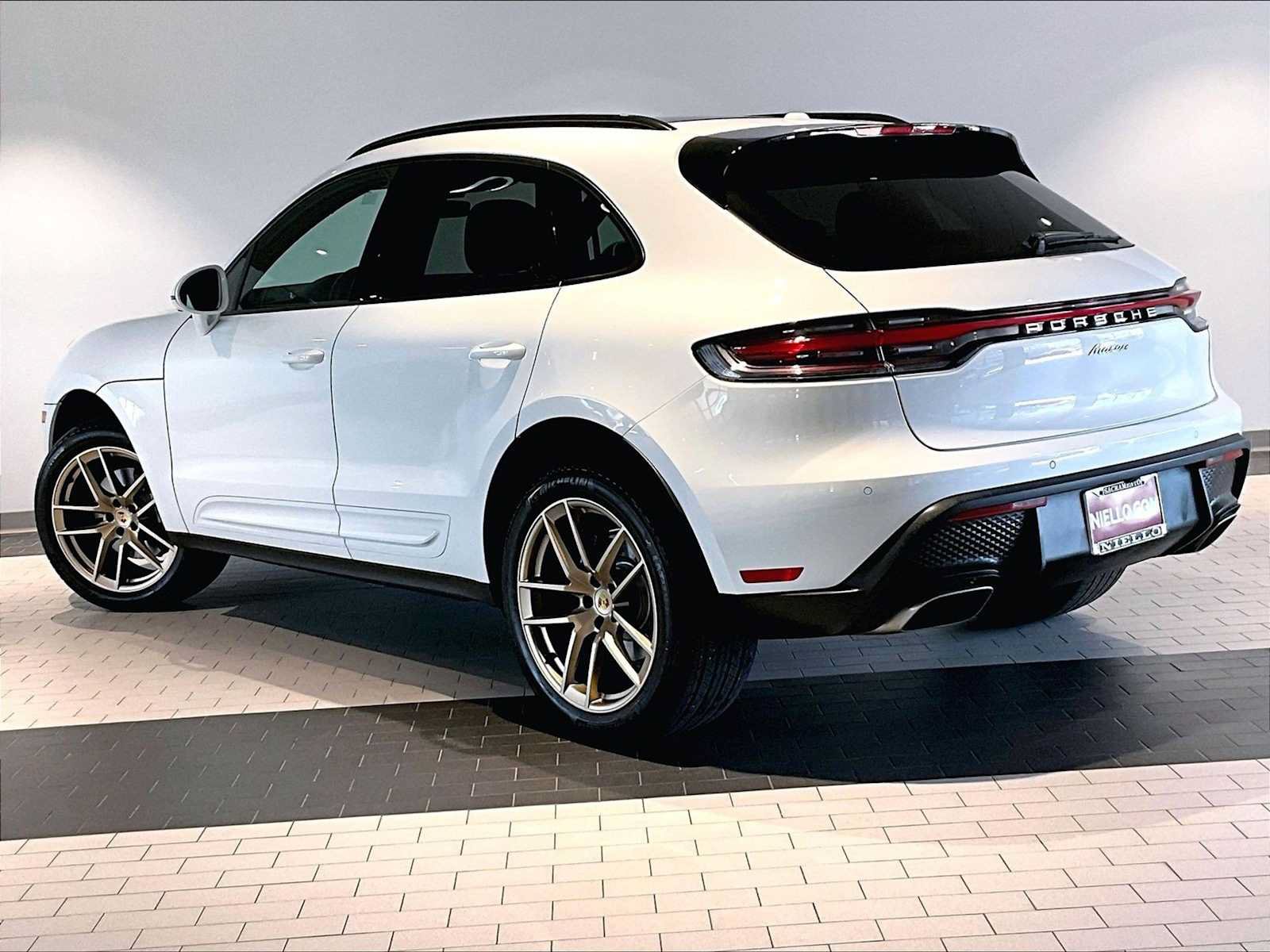 Used 2026 Porsche Macan AWD/4WD image 3