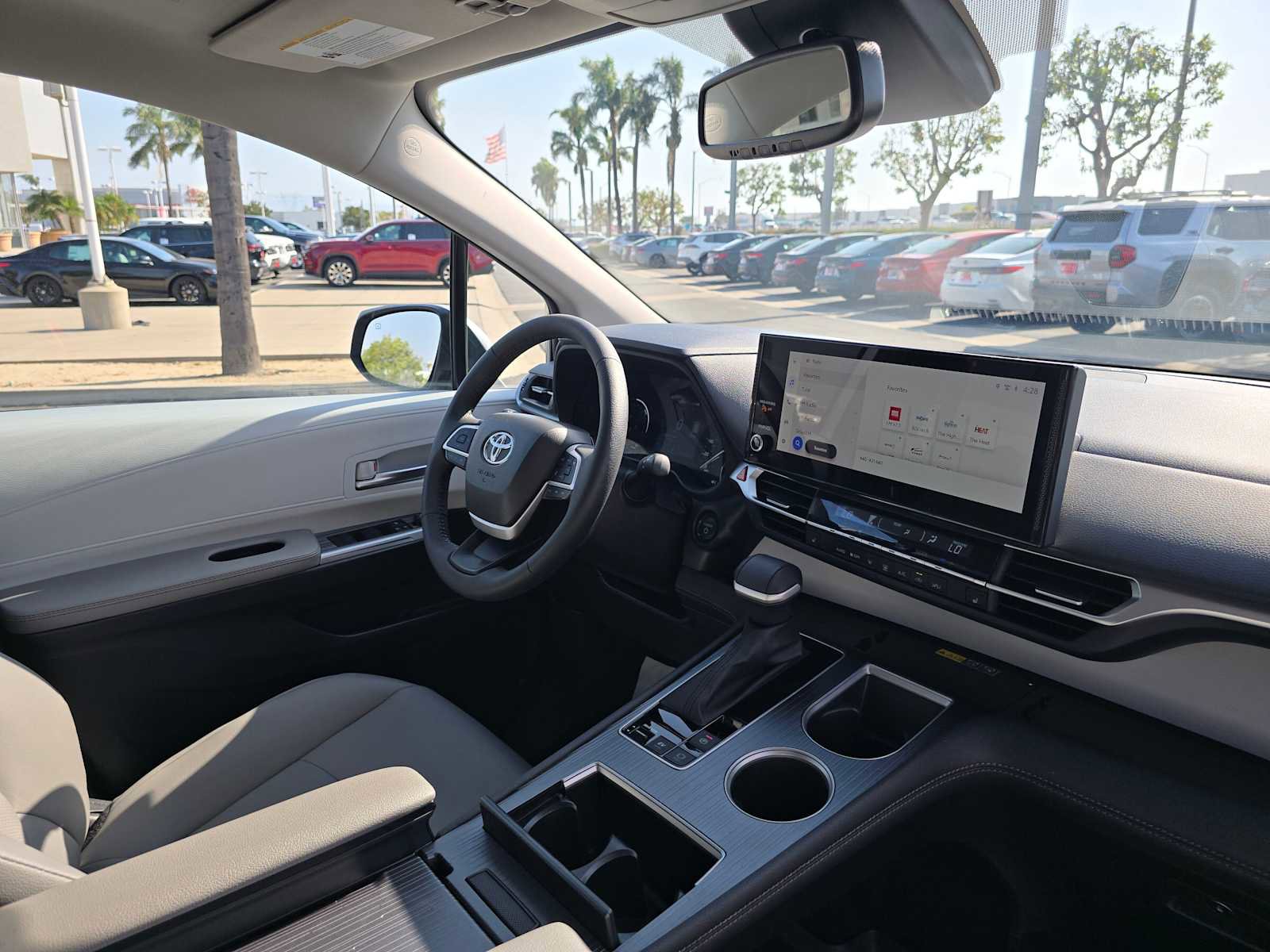 Certified 2025 Toyota Sienna XLE FWD image 11