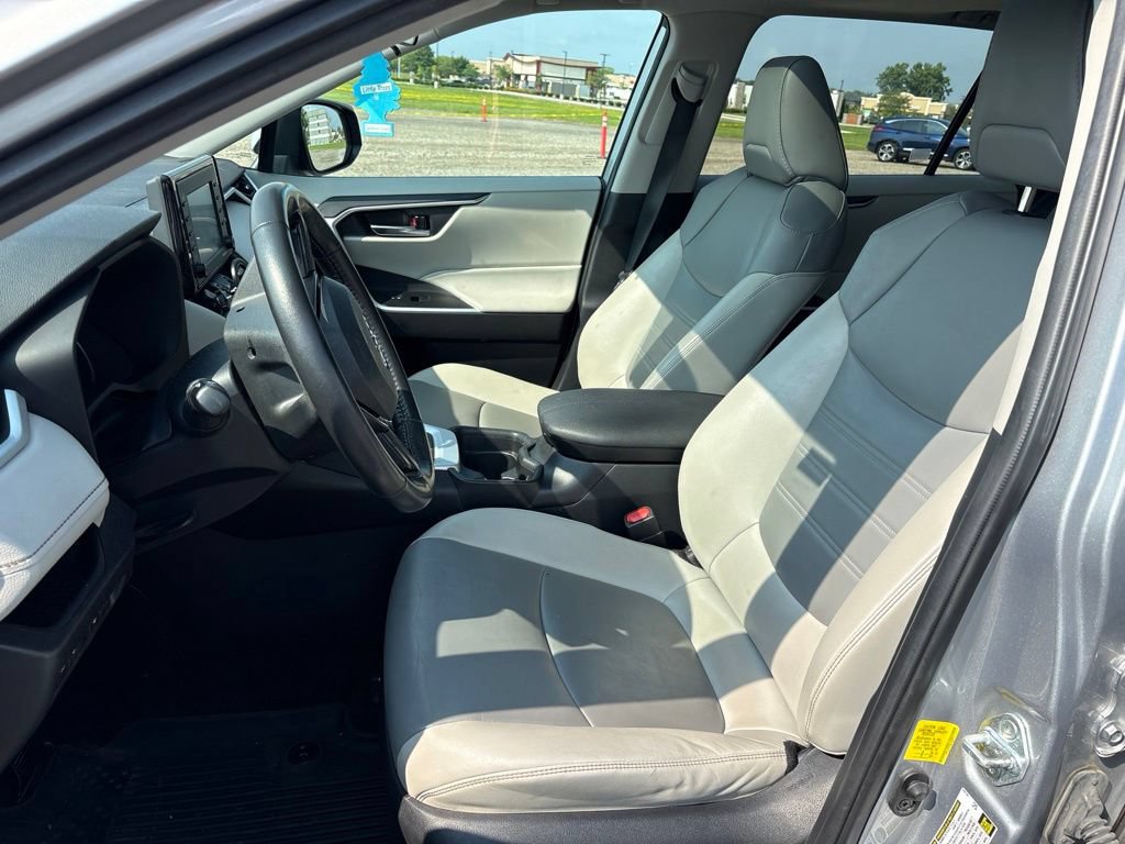 Used 2021 Toyota RAV4 XLE Premium AWD/4WD image 16