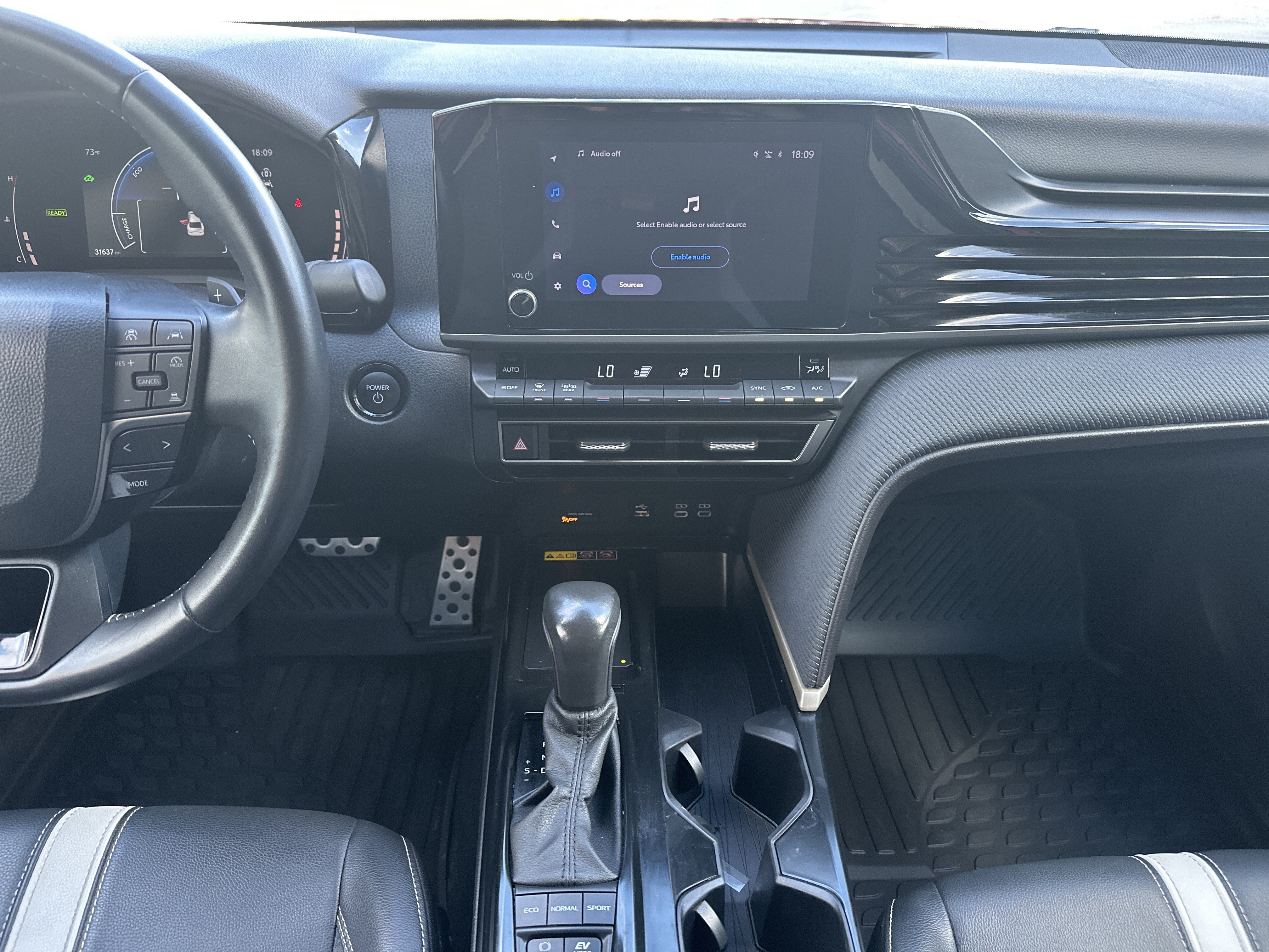 Used 2025 Toyota Camry SE FWD image 23