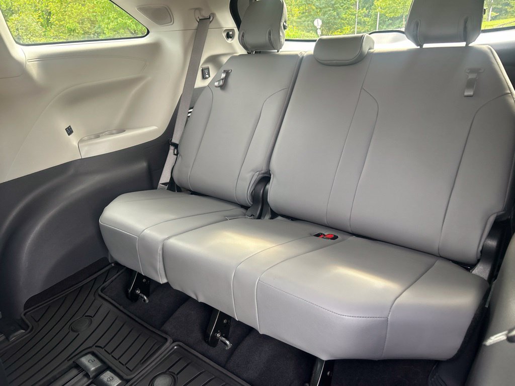 Certified 2022 Toyota Sienna XLE w/ XLE Plus Package FWD image 28