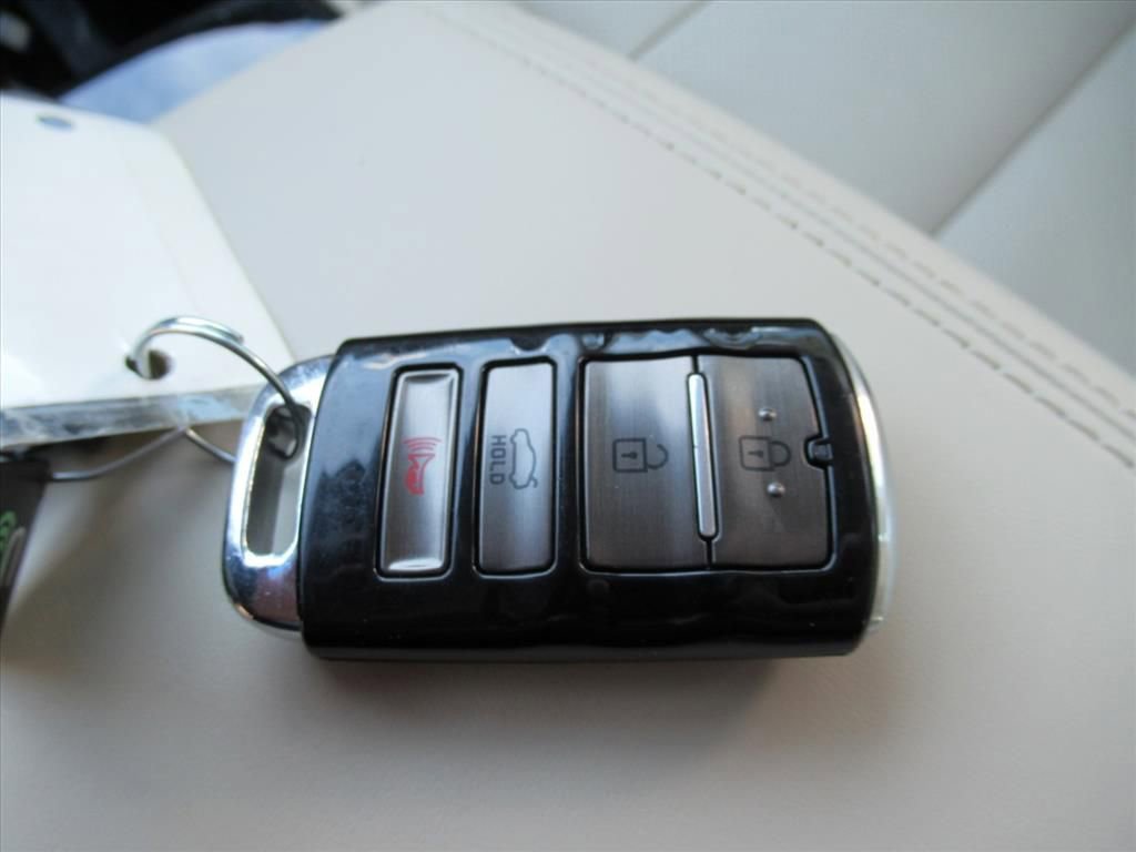 Used 2017 Kia Cadenza Premium w/ Luxury Package image 28