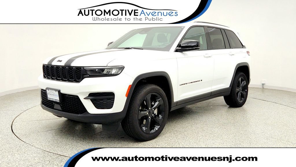 Used 2025 Jeep Grand Cherokee Altitude