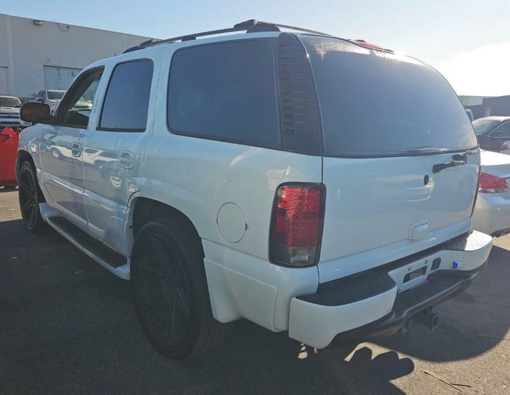 Used 2005 GMC Yukon Denali AWD/4WD image 3