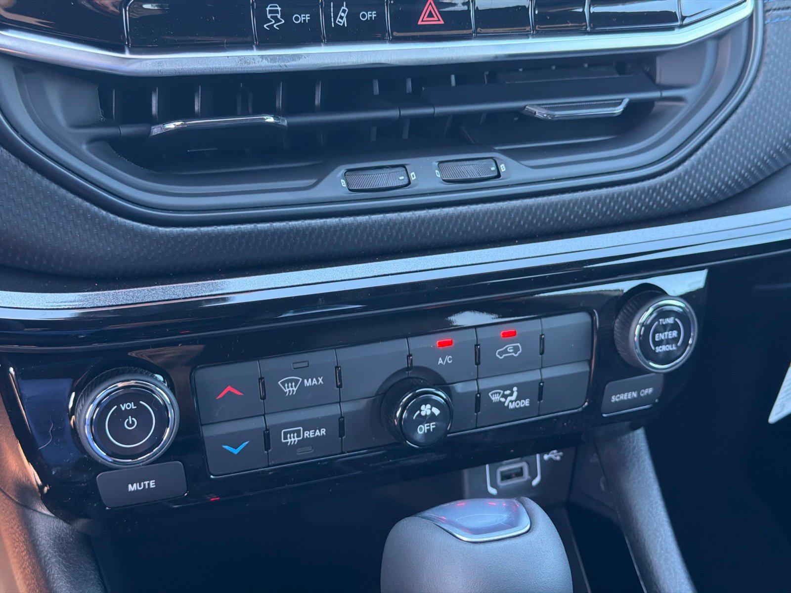 New 2027 Jeep Compass Latitude AWD/4WD image 23