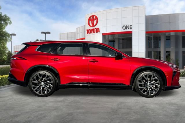 Used 2025 Toyota Crown Signia Limited image 3