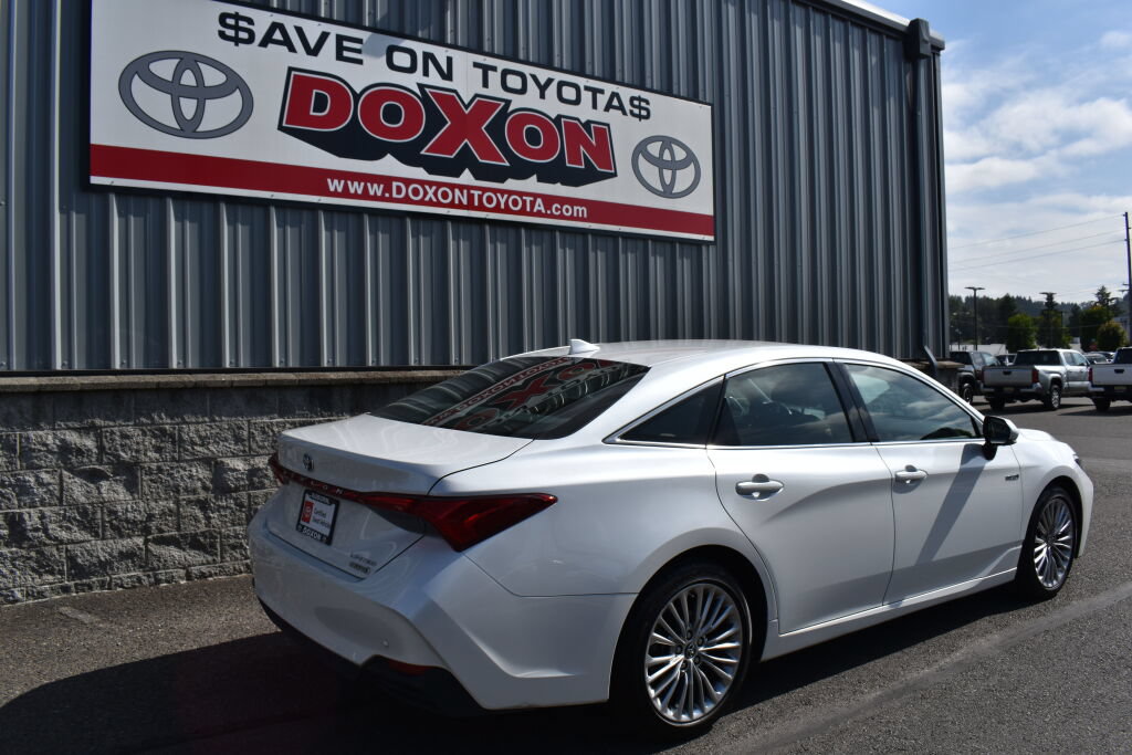 Certified 2019 Toyota Avalon Limited w/ Advanced Safety Package FWD image 3