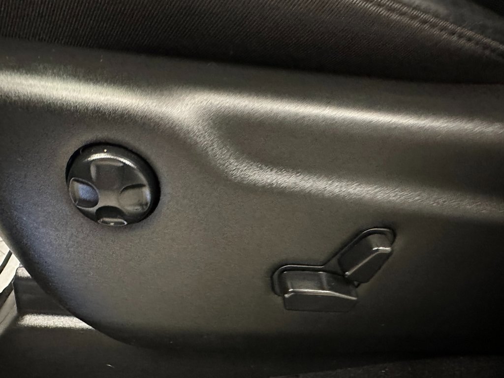 Used 2024 Dodge Durango GT image 23