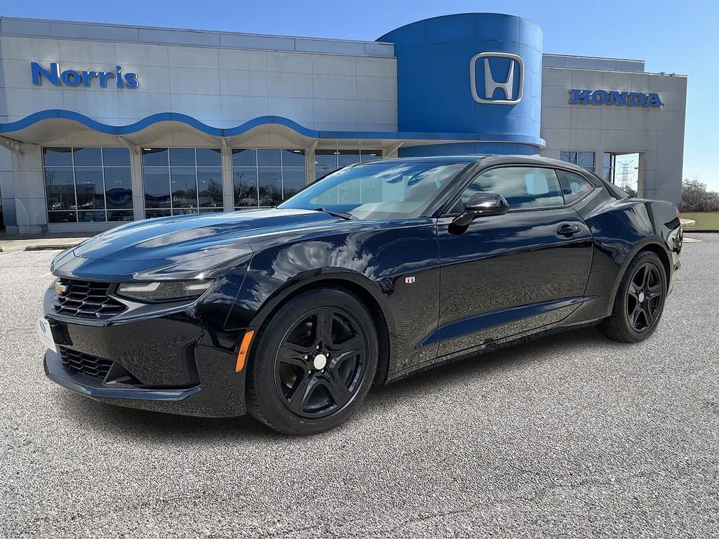 Used 2019 Chevrolet Camaro LT RWD image 2