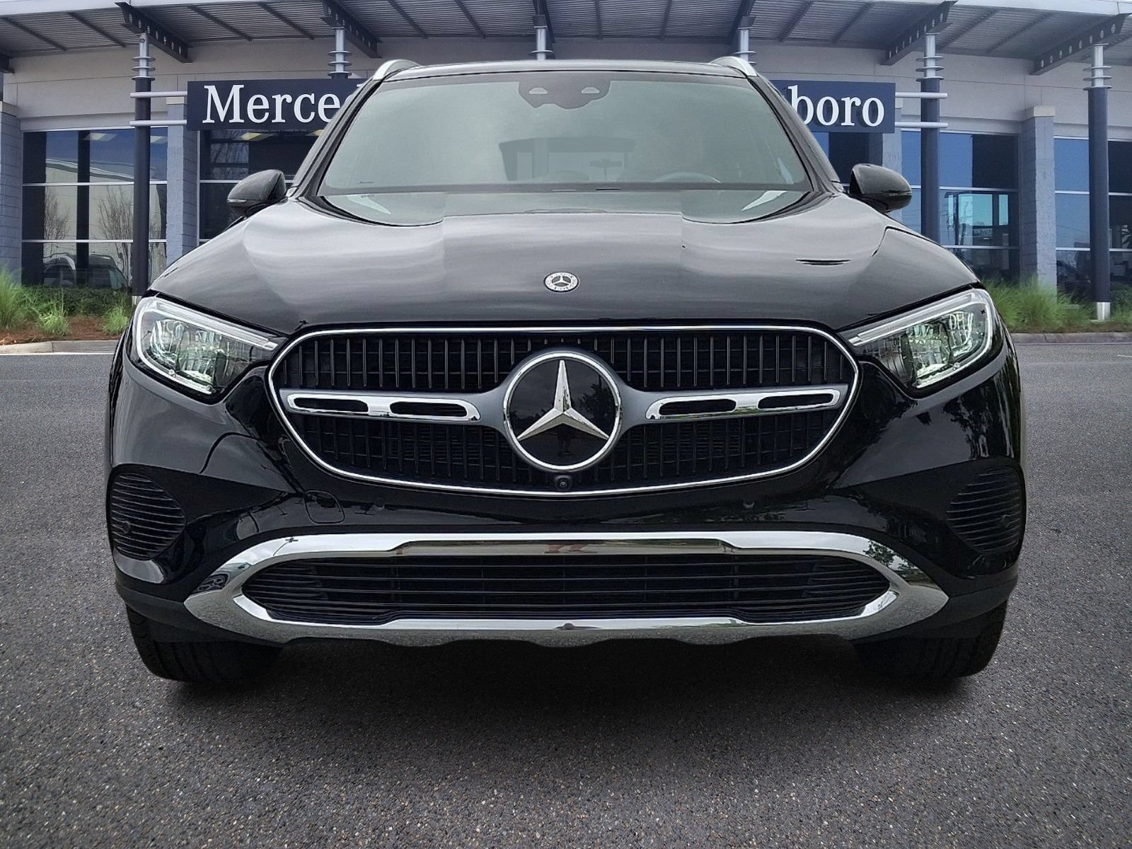 Used 2024 Mercedes-Benz GLC 300 4MATIC image 2