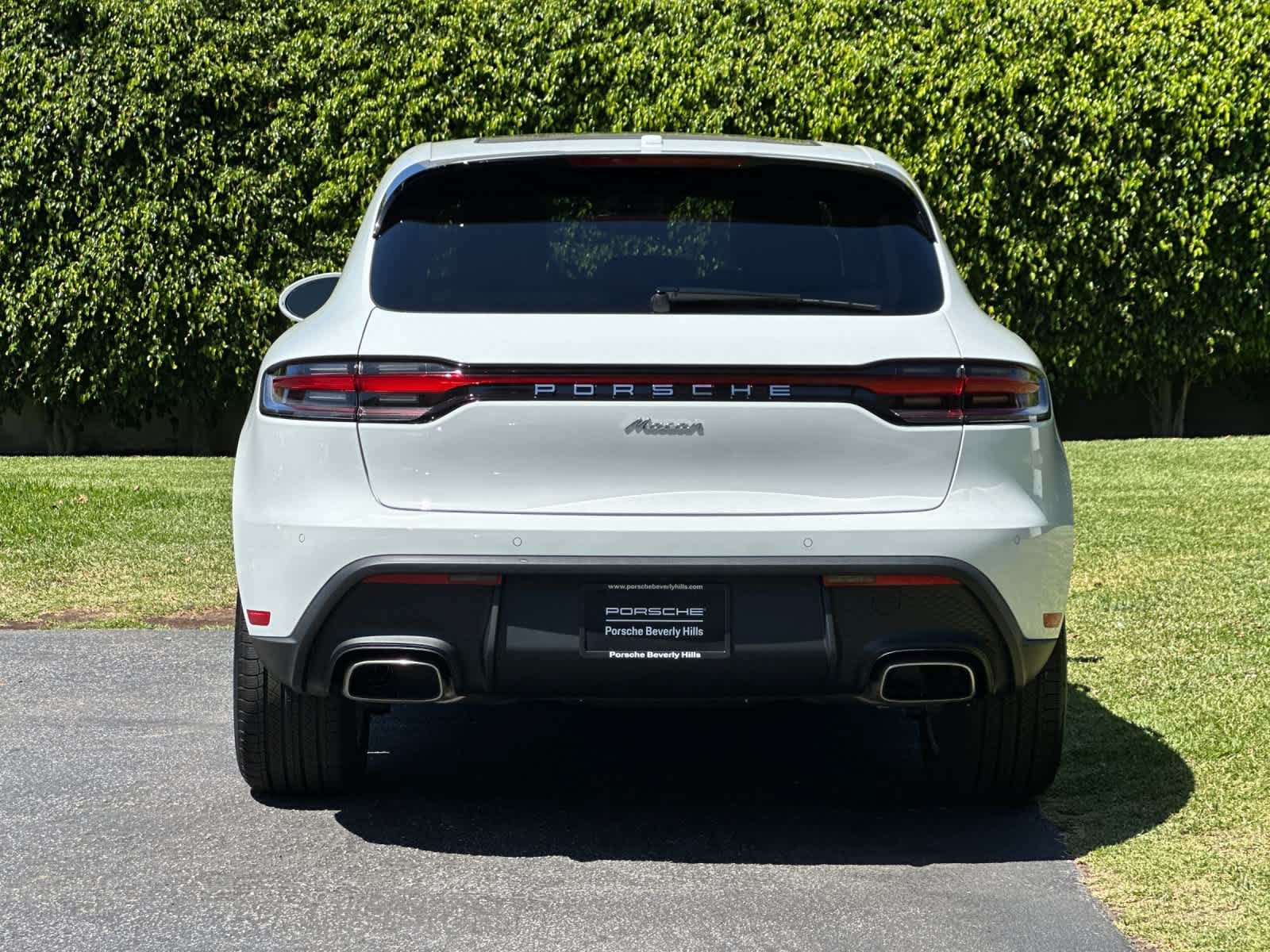 Certified 2025 Porsche Macan AWD/4WD image 7