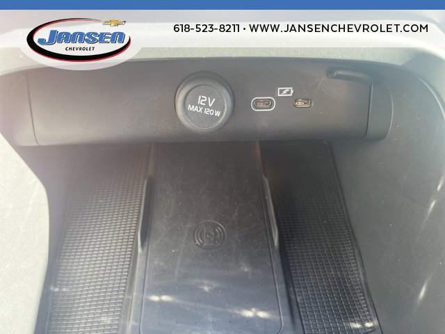 Used 2025 Volvo XC40 B5 Plus image 30