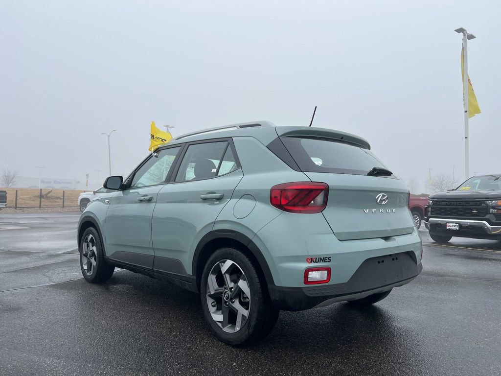 Used 2025 Hyundai Venue SEL image 6