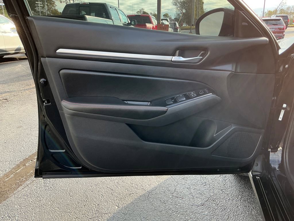 Used 2024 Nissan Altima 2.5 SR image 14