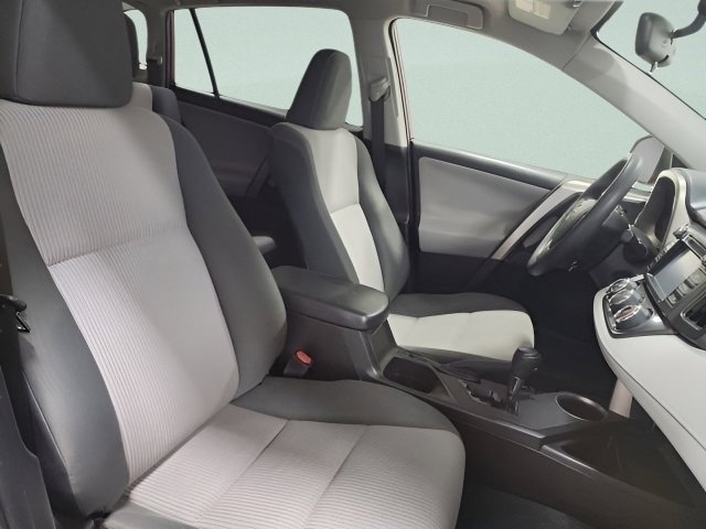 Used 2015 Toyota RAV4 LE image 15