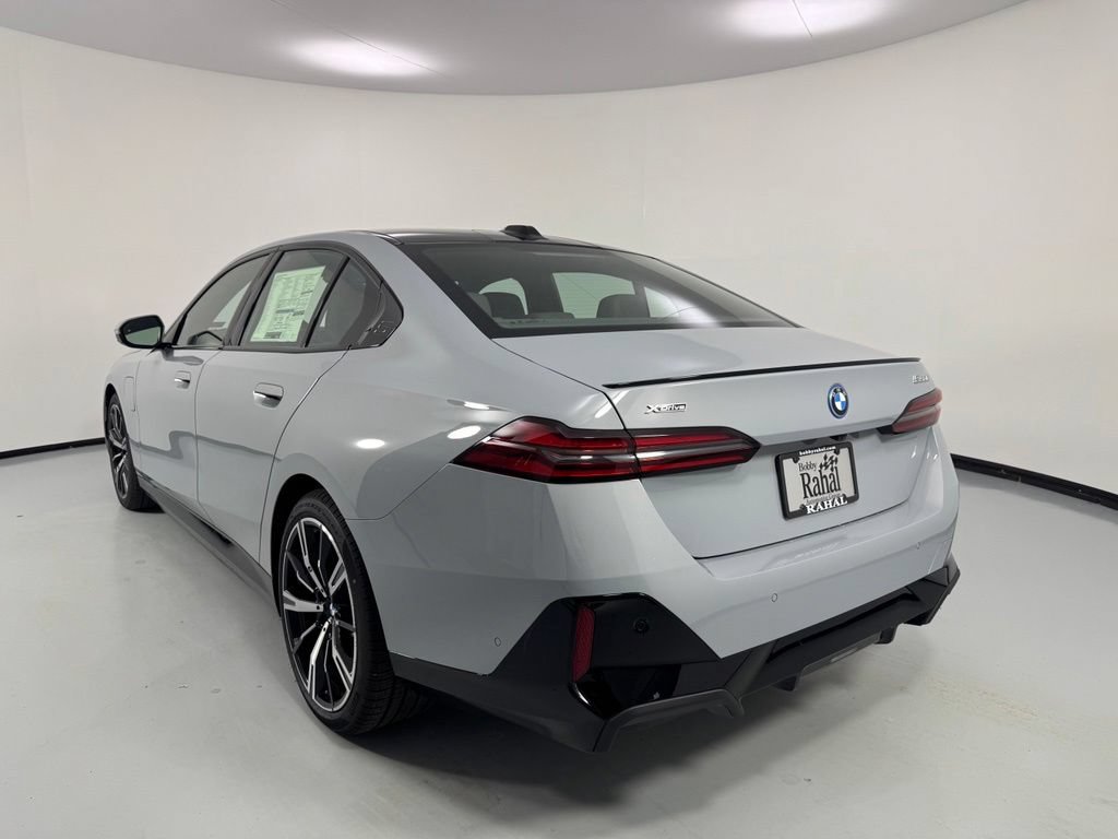 New 2027 BMW 550e xDrive w/ Premium Package AWD/4WD image 5