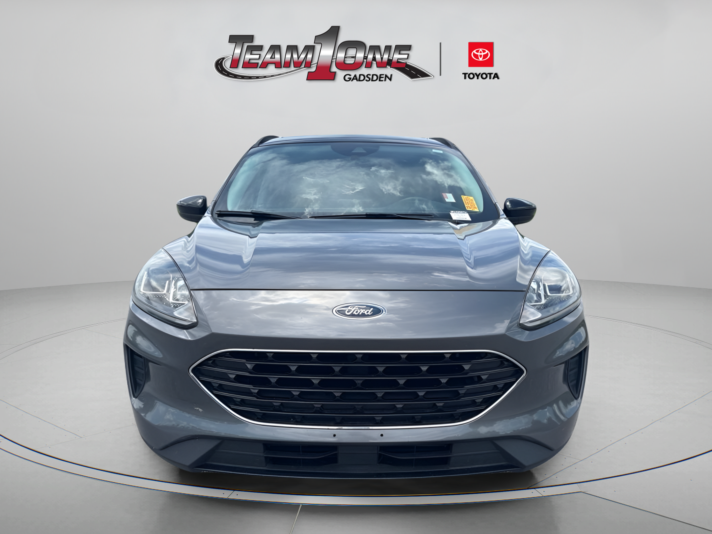 Used 2021 Ford Escape SE w/ SE Sport Appearance Package FWD image 2