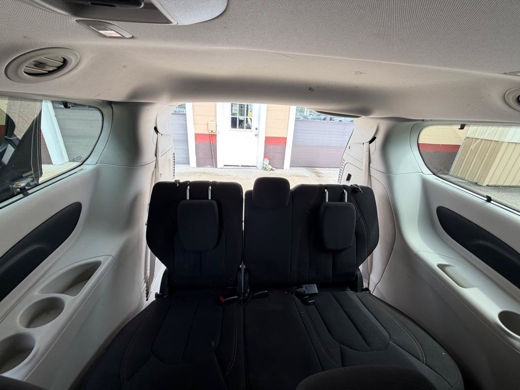 Used 2017 Chrysler Pacifica Touring Plus FWD image 33