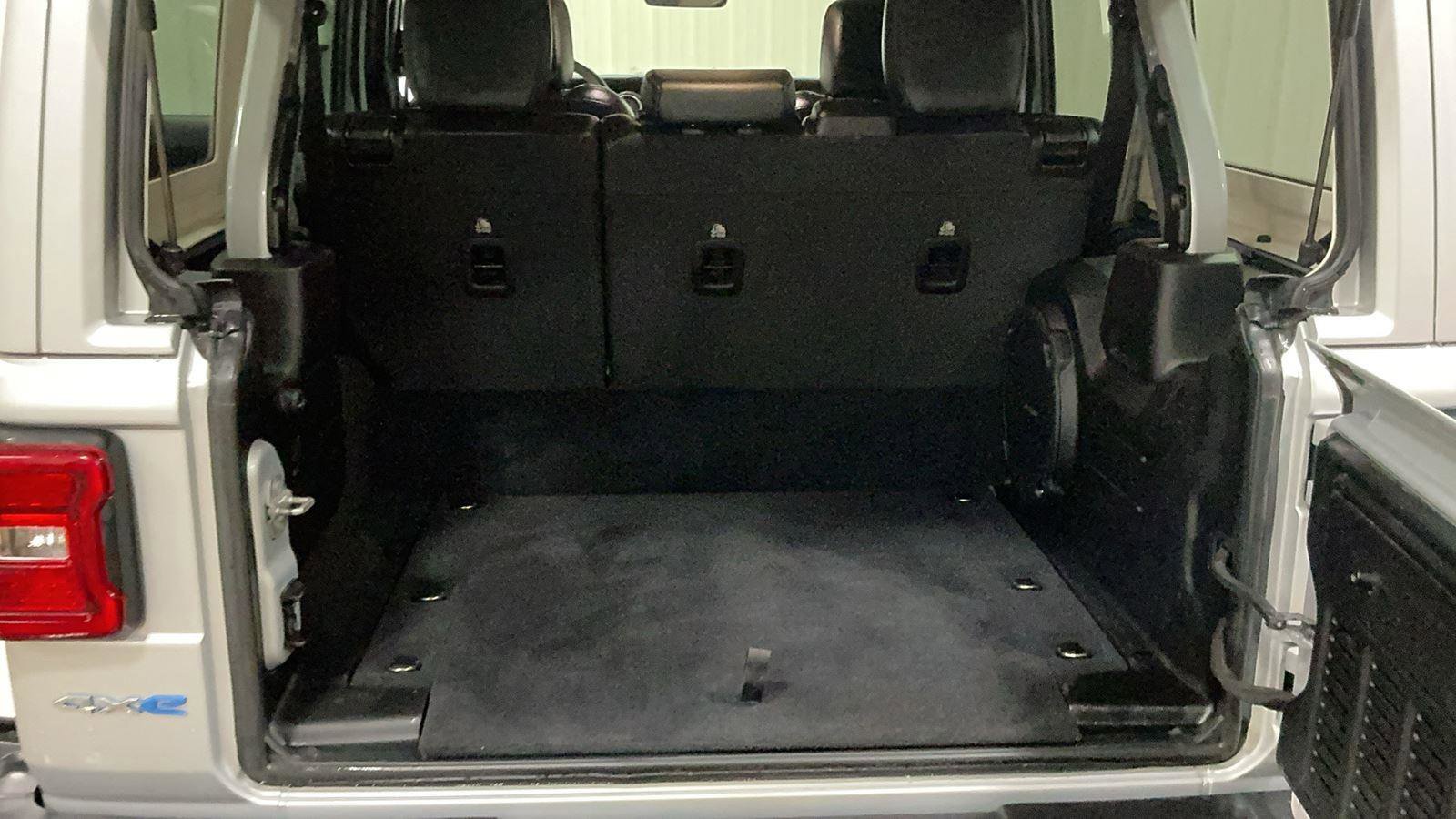 Used 2022 Jeep Wrangler Unlimited Sahara w/ Cold Weather Group image 14