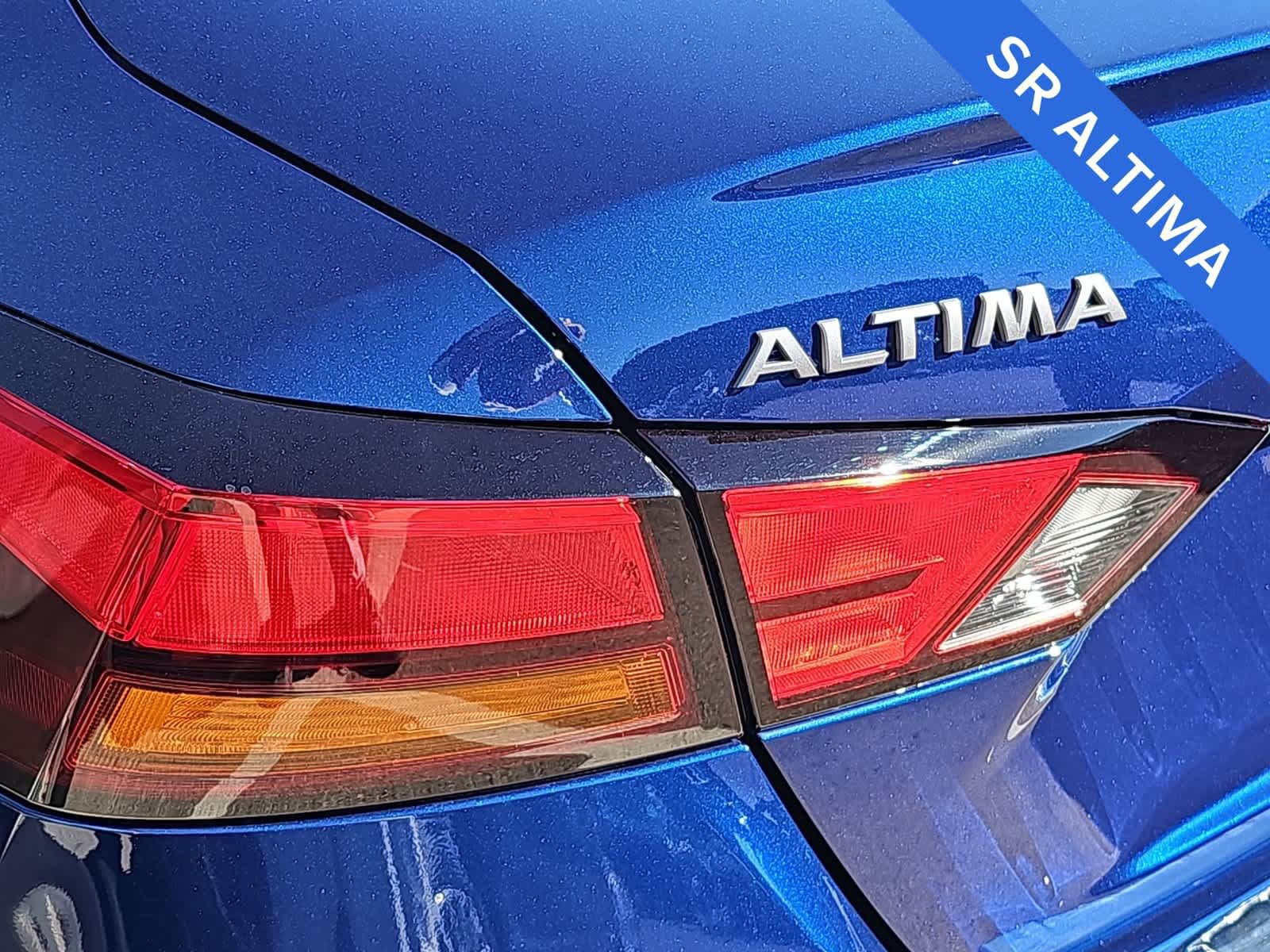 Used 2023 Nissan Altima 2.5 SR FWD image 11