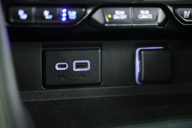 Used 2021 GMC Yukon SLT w/ SLT Premium Package image 24