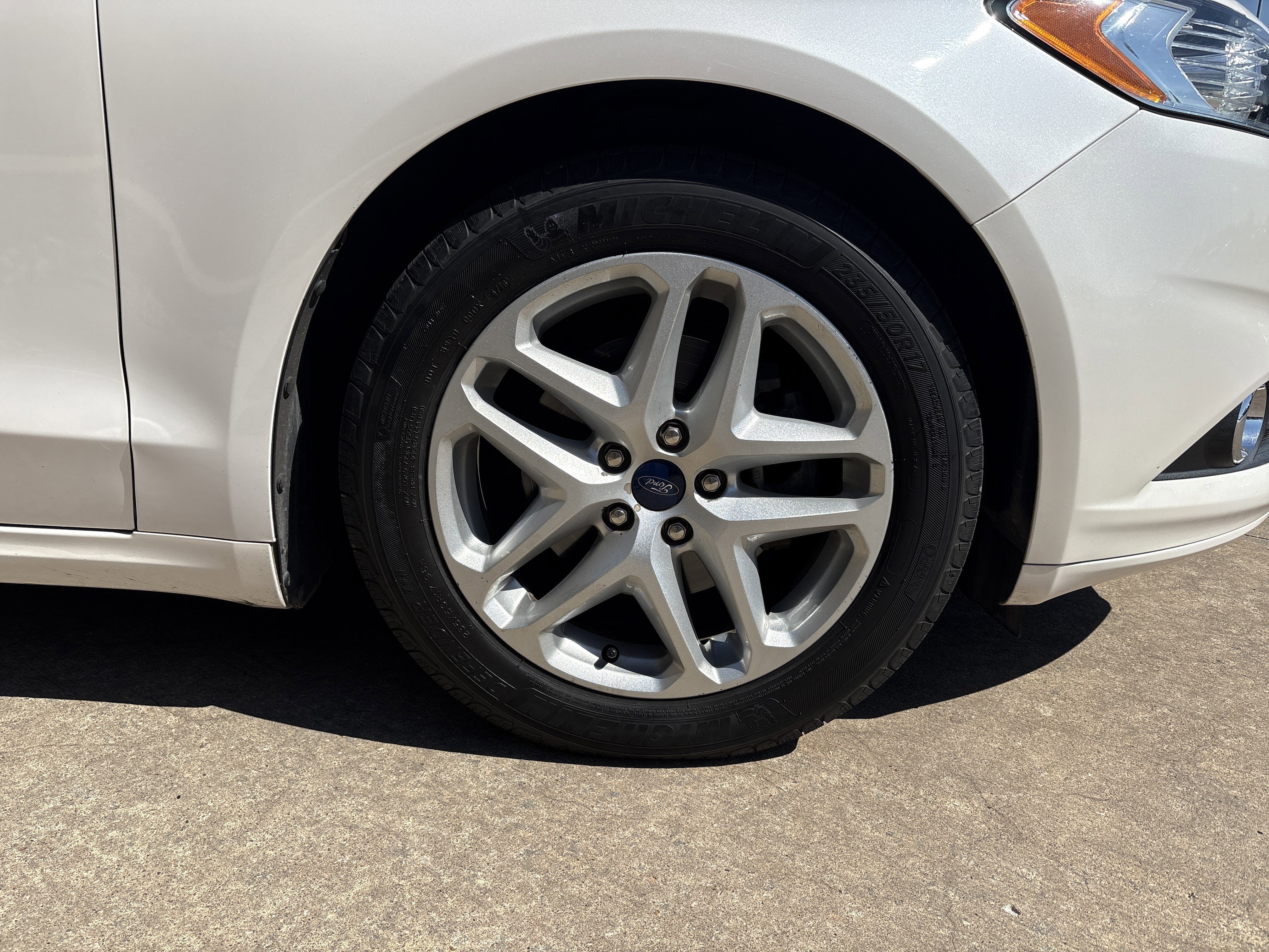 Used 2016 Ford Fusion SE w/ Equipment Group 202A image 13