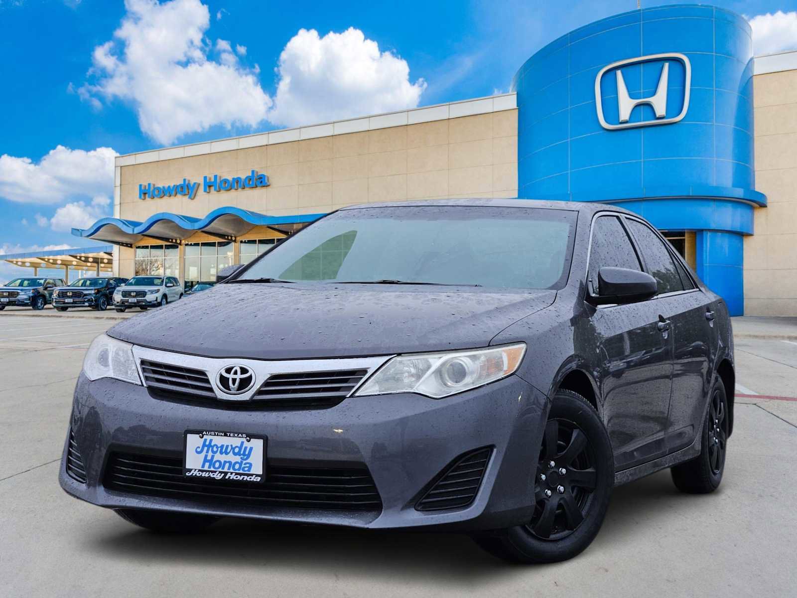 Used 2014 Toyota Camry L FWD image 1