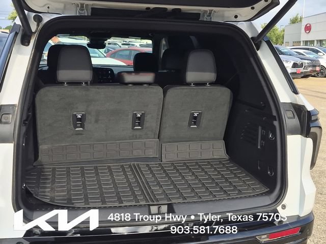 Used 2024 Chevrolet Traverse RS w/ LPO, Floor Liner Package AWD/4WD image 10